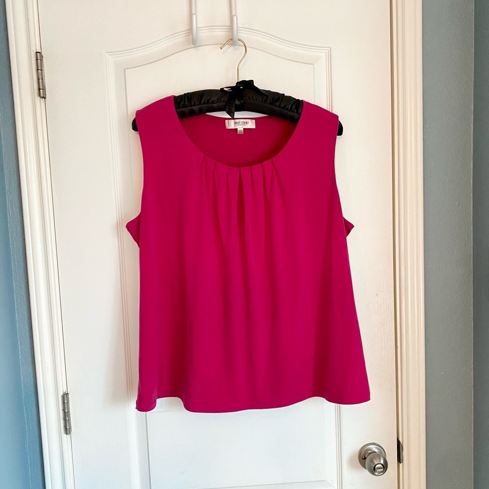 Jones Studio Sleeveless Blouse